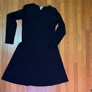 Black long sleeve cute black dress.